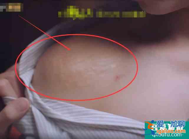 以家人之名：賀子秋出國被爸拋棄夠可憐，看了凌霄遭遇，這是真慘？