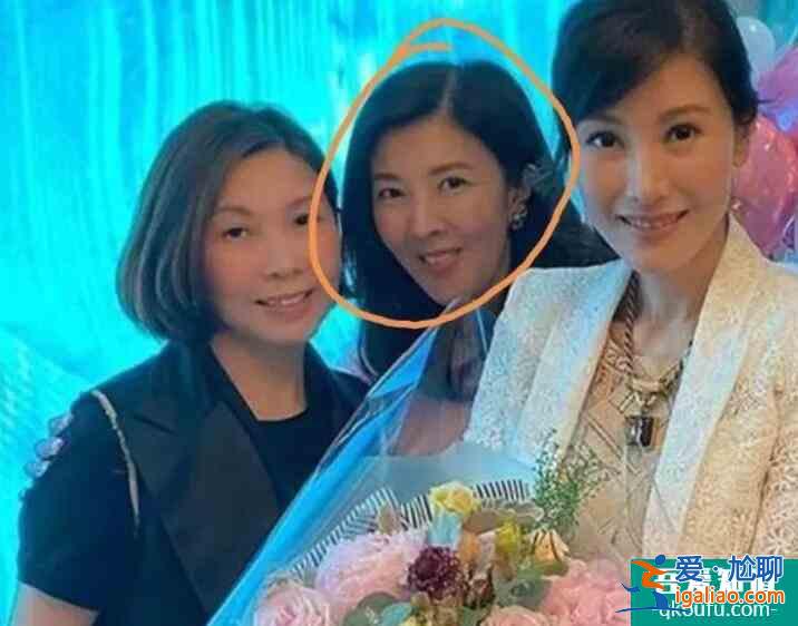 李嘉欣姐姐罕見露面 皮膚光滑緊致保養(yǎng)得當(dāng)？