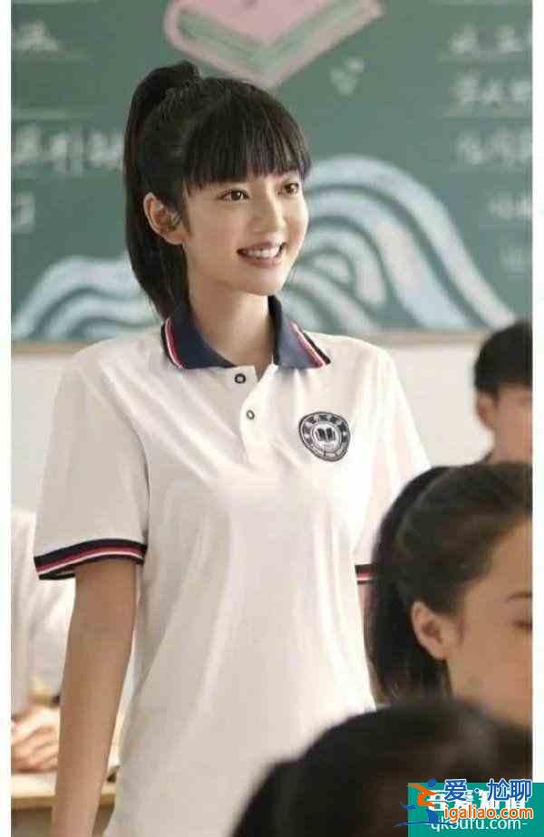 《以家人之名》：凌霄親吻公主抱，賀子秋表白，李尖尖跟男友分手？