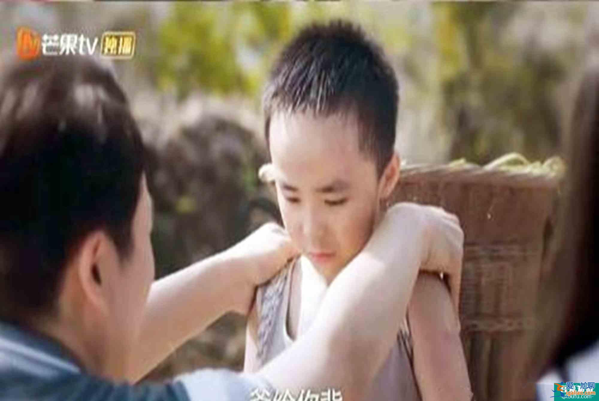 以家人之名：三個(gè)孩子中最可憐的是子秋，寵尖尖背后是害怕被拋棄？