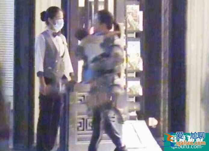 趙麗穎帶兒子現(xiàn)身 兒子腦門又高又大可愛呆萌十足？