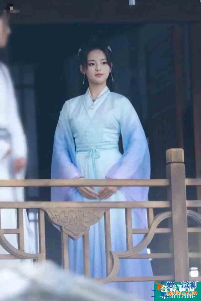 楊超越新劇《且聽(tīng)鳳鳴》，明明是“廢柴”，卻能C位出道？