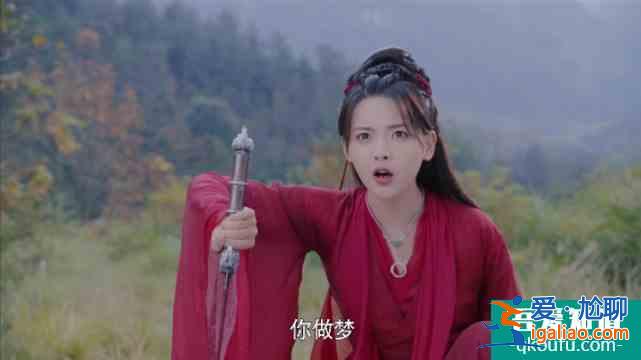 且聽(tīng)鳳鳴：白衣飄飄的鳳舞小仙女，換上紅色衣服，火力全開(kāi)超好看？