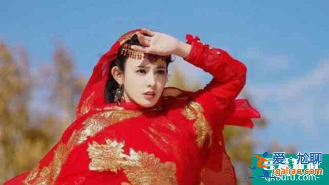 且聽(tīng)鳳鳴：白衣飄飄的鳳舞小仙女，換上紅色衣服，火力全開(kāi)超好看？