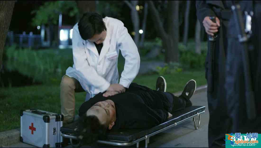 無厘頭劇情適配奇葩人設(shè)，吐槽怪誕生活劇《生活像陽光一樣燦爛》？