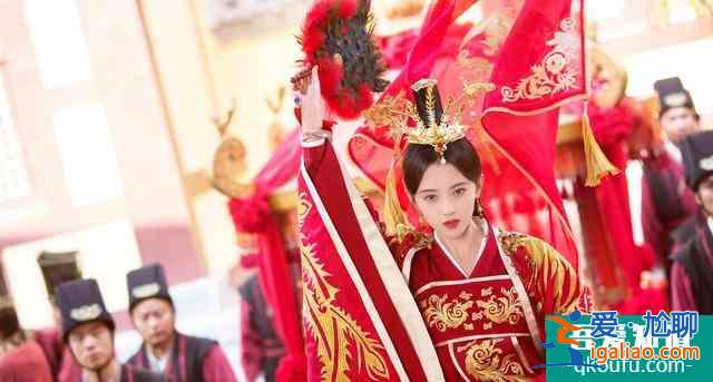 《漂亮?xí)肪湘旱t偶像包袱太重，看她的演技，網(wǎng)友：花瓶真金貴？