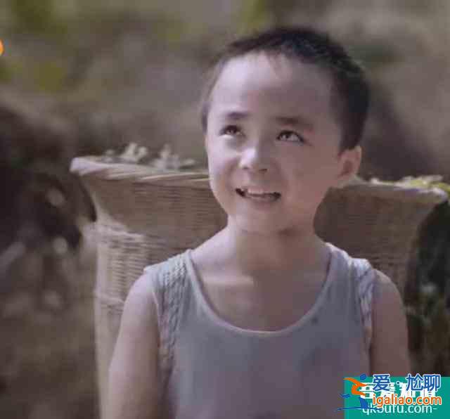 《以家人之名》子秋被錢婆婆的話嚇到，李爸說孩子會當(dāng)真的？