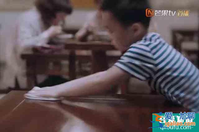 《以家人之名》子秋被錢婆婆的話嚇到，李爸說孩子會當(dāng)真的？
