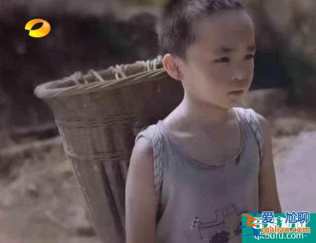 《以家人之名》子秋被錢婆婆的話嚇到，李爸說孩子會當(dāng)真的？