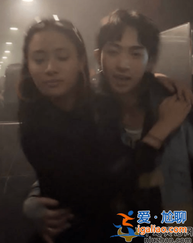 伊能靜庾澄慶兒子哈利戀情曝光！動(dòng)作曖昧貼臉親親 網(wǎng)友吐槽不知羞恥
