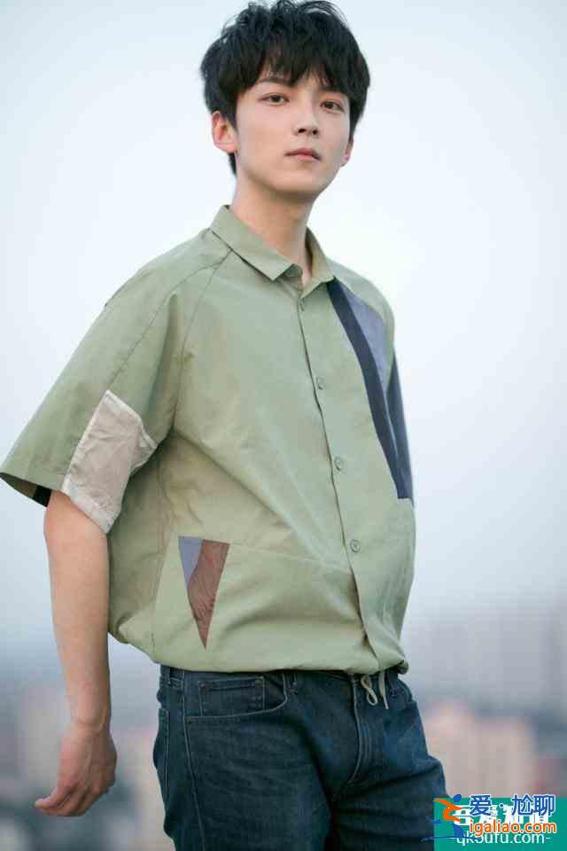 王嘉萌全新寫真少年氣十足 新劇《青青子衿》今晚開播？