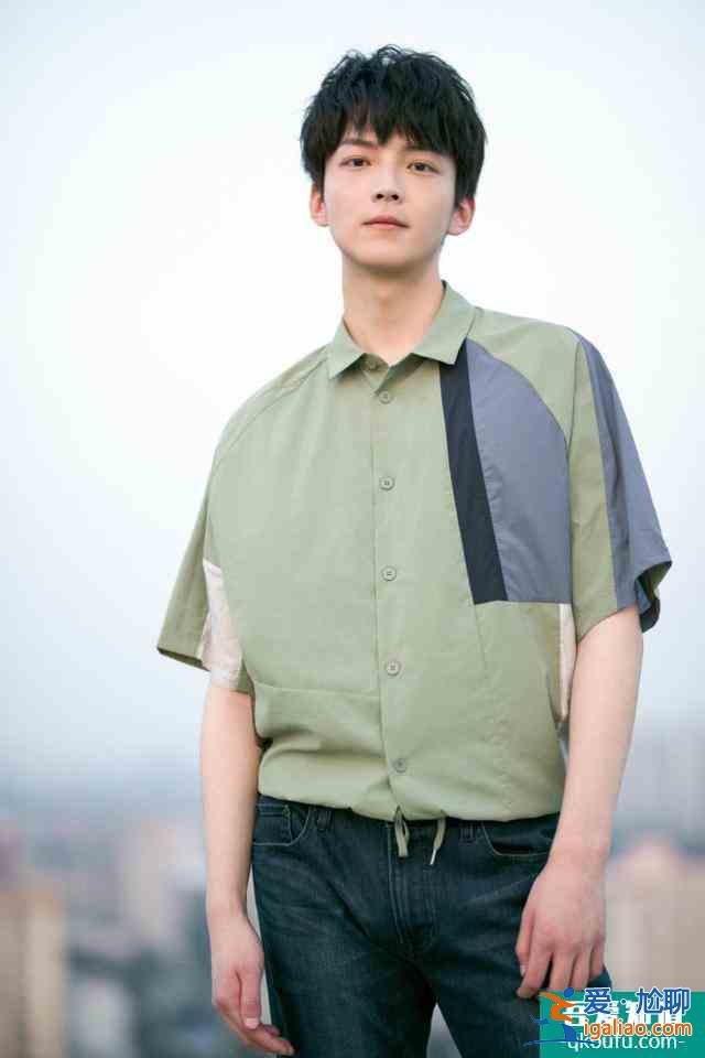 王嘉萌全新寫真少年氣十足 新劇《青青子衿》今晚開播？