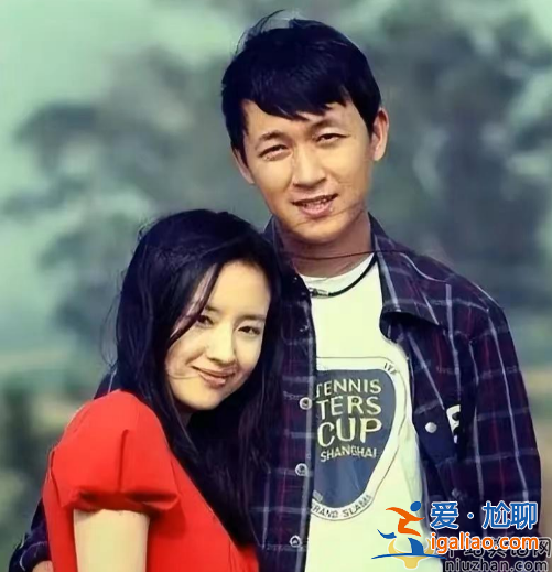 潘粵明董潔復(fù)合是真的嗎?多跡象暗戳撒糖惹人疑 與尹姝貽現(xiàn)狀成謎