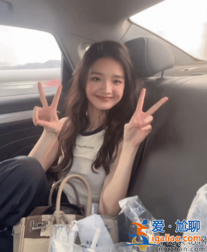王思聰最新情況!花四萬五買狗討好小肉安 雙方感情穩(wěn)定讓人羨慕