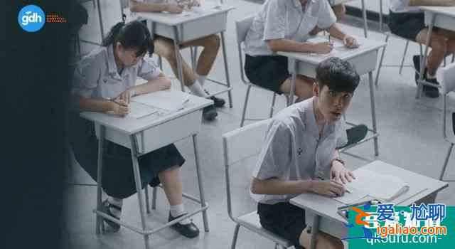 《天才槍手》出了劇版，評分更高我不服氣？