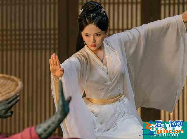 又一古裝劇開(kāi)播啦！何炅親自發(fā)博宣傳不說(shuō)，女主顏值也不輸楊超越？