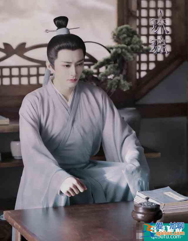 東華帝君夠帥了，沒(méi)有想到《琉璃》中柏麟帝君，風(fēng)姿絕勝更迷人？