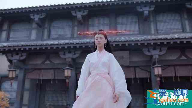 《且聽鳳鳴》楊超越演技之爭很多余，劇本雖粗糙，逗比甜卻夠下飯？