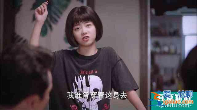《以家人之名》李尖尖凌霄擁吻，被賀子秋意外發(fā)現(xiàn)，兩人立馬緊張？