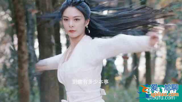 且聽鳳鳴：君臨淵跟鳳舞甜蜜擁抱，一旁的左青鸞當(dāng)場臉氣綠？