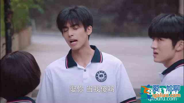 《以家人之名》李尖尖凌霄擁吻，被賀子秋意外發(fā)現(xiàn)，兩人立馬緊張？