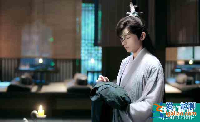 新劇《琉璃》觀后感，愛情來得快如閃電，女主造型太不給力？