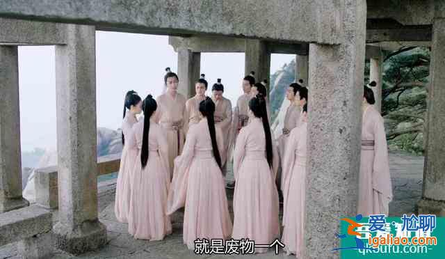 新劇《琉璃》觀后感，愛情來得快如閃電，女主造型太不給力？