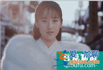 新劇《琉璃》觀后感，愛情來得快如閃電，女主造型太不給力？