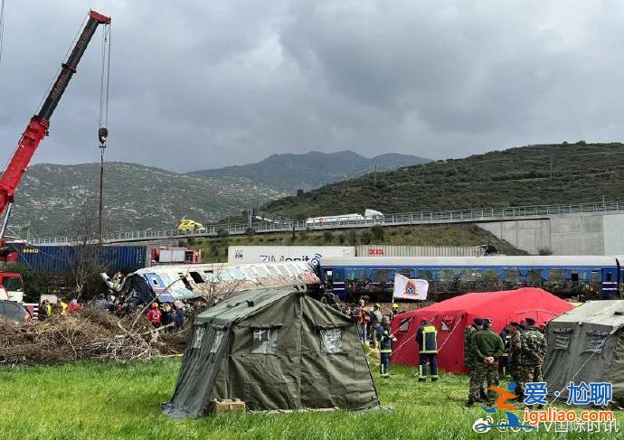 2列火車相撞已致40人遇難！希臘交通部長(zhǎng)辭職？