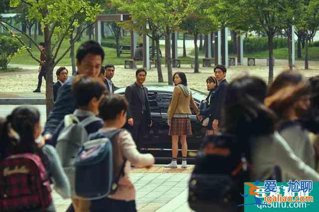 片長(zhǎng)125分鐘，拳拳到肉！韓國(guó)《新世界》導(dǎo)演的新片，質(zhì)量又很高？