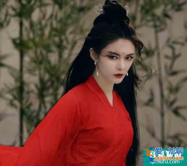 《且聽鳳鳴》官宣，楊超越造型獲贊，誰知看到女二全網(wǎng)更心動了？