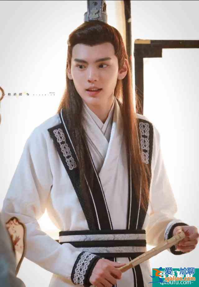 《漂亮?xí)奉佒党吣幸唬卸裁催€有男三？校霸，學(xué)霸，商才？