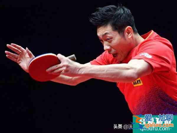 榮耀乒乓定檔，白敬亭曬技術被吐槽“僵硬”！許昕遭兒子腳踩不服？