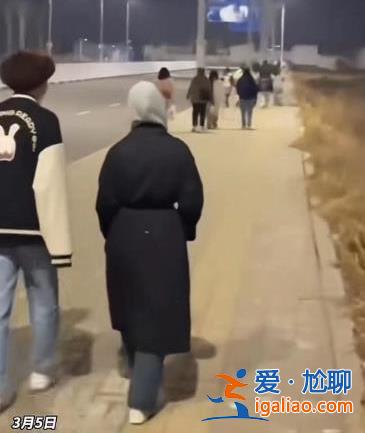 山西一地出租車亂要價(jià) 學(xué)生嫌貴從高鐵站徒步2小時(shí)回學(xué)校 官方回應(yīng)？