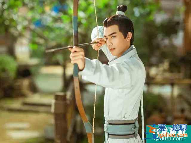 《漂亮?xí)放缒醒b細(xì)節(jié)被批極不合理，為啥熱度只增不減？？