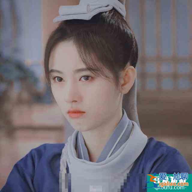 《漂亮?xí)分芯湘旱t女扮男裝太假，韓版差不多是素顏，卻更加美？