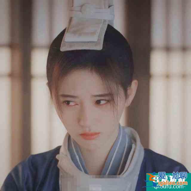 《漂亮?xí)肥遣皇翘亮耍氵€分得清哪個(gè)是男生嗎？？