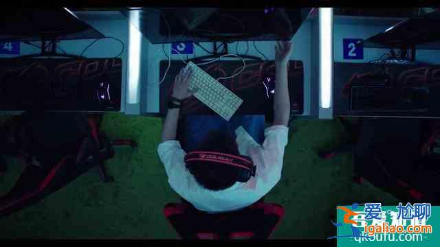 《穿越火線》網(wǎng)?。烘I盤越斜，操作越猛？