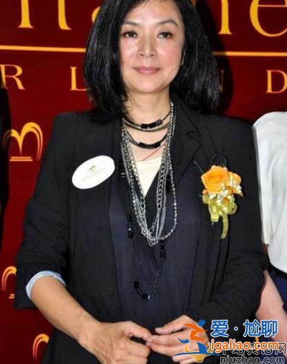 周潤發(fā)前女友叫什么名字都有哪些 2位前任摟肩合影太親密 網(wǎng)友留言絕了