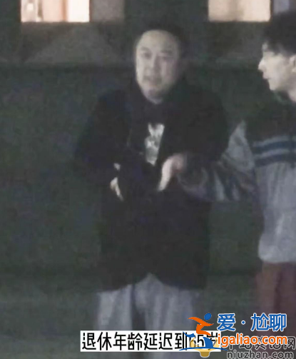 張鐵林近況曝光!吞云吐霧似老煙槍 張鐵林為什么要加入英國國籍