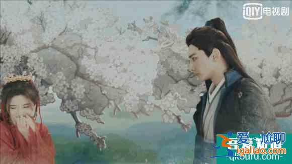 《漂亮?xí)繁怀皠∏檫^(guò)時(shí)？鞠婧祎穿男裝還化濃妝，濾鏡也開(kāi)太大？