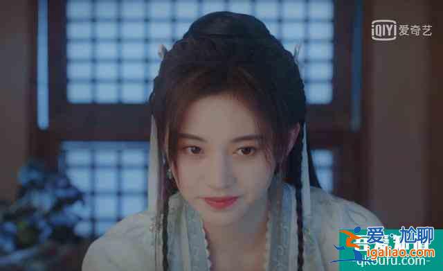 《漂亮?xí)繁怀皠∏檫^(guò)時(shí)？鞠婧祎穿男裝還化濃妝，濾鏡也開(kāi)太大？