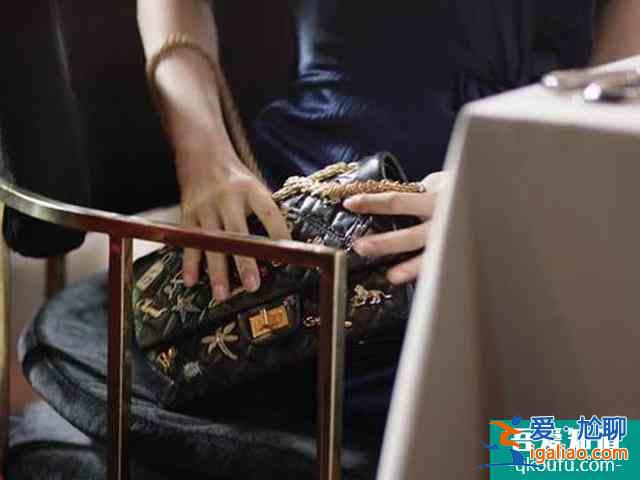 從富婆斗到品牌戰(zhàn)！《三十而已》成大型鑒賞會？這次香奈兒背鍋了？