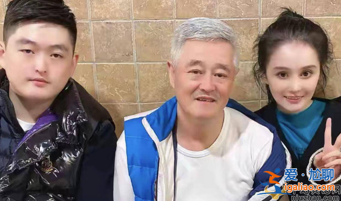 趙本山的女兒哪個(gè)長(zhǎng)的好看?網(wǎng)友嘲諷球球趙玉芳同爹不同命