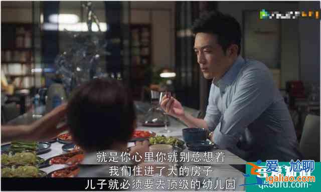 《三十而已》戳心的不是顧佳的爽文感，而是編劇隱藏的兵荒馬亂？