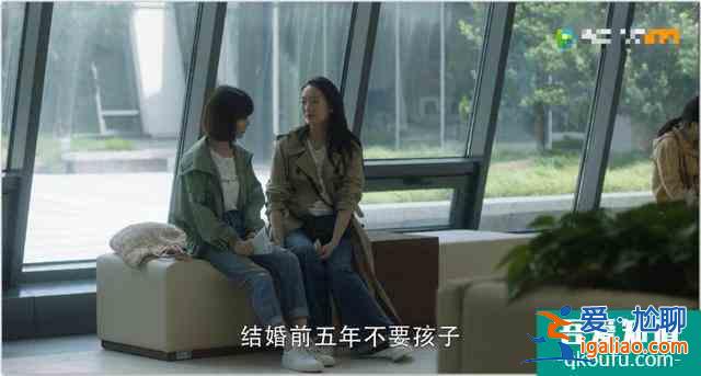 《三十而已》戳心的不是顧佳的爽文感，而是編劇隱藏的兵荒馬亂？