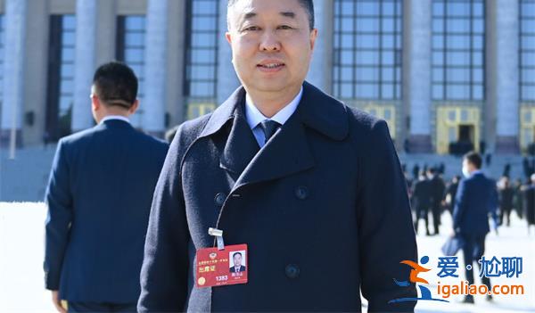 政協(xié)委員建議，取消初高中英語主科地位，，高考外語必考改為選考[英語]？