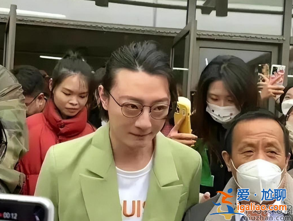 蘇小玎董璇是真的嗎?男方爆火疑似分手 曾當(dāng)眾摟腰親吻
