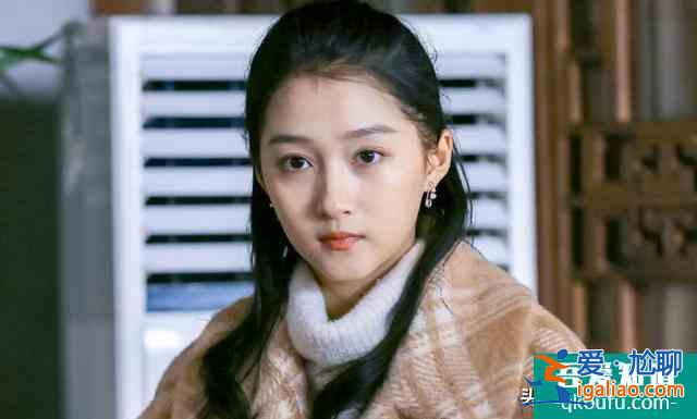 鹿晗問(wèn)關(guān)曉彤，為啥不推薦我出演《二十不惑》，關(guān)曉彤回復(fù)很搞笑？