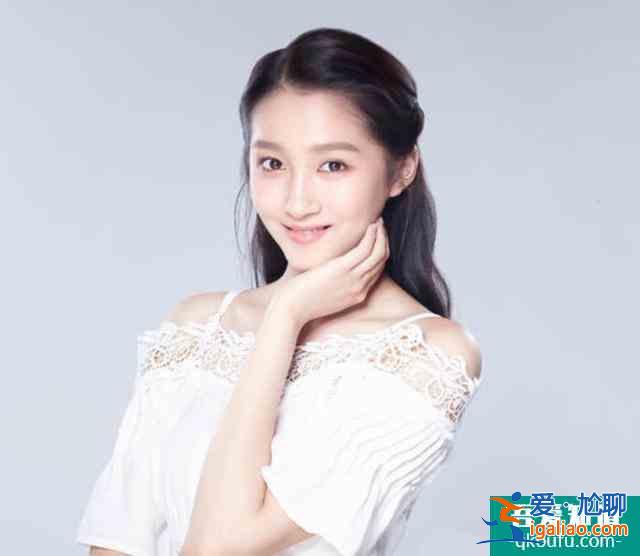 二十不惑：關(guān)曉彤番位惹爭(zhēng)議，戲份不如卜冠今，鹿晗成隱形男主？